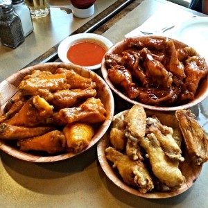 Hot-Buffalo-Wings-Honey-Garlic-Wings-Dry-Wings-Taster-@torontofoodmonkey-_-Check-out-The-Top-15-Wing